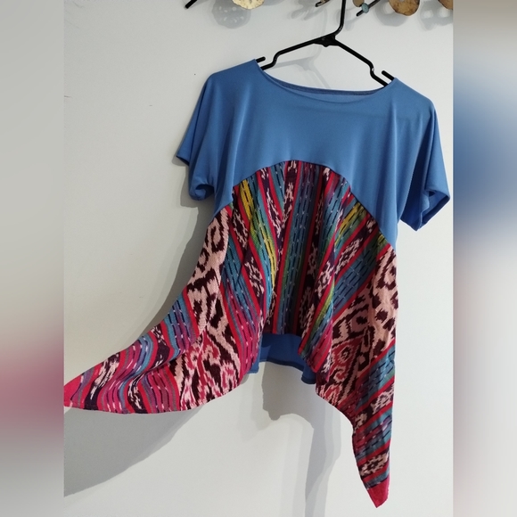 Unique Top - Picture 2 of 3